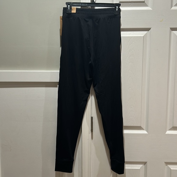 NWT Victoria’s Secret PINK sport ultimate black joggers - Picture 3 of 4
